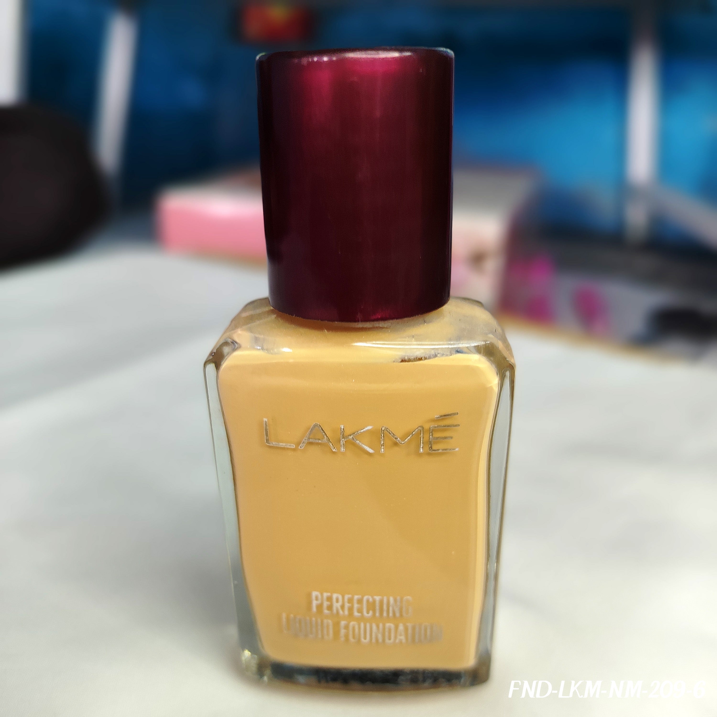 Lakmé Perfecting Liquid Foundation - Natural Finish (27ml)