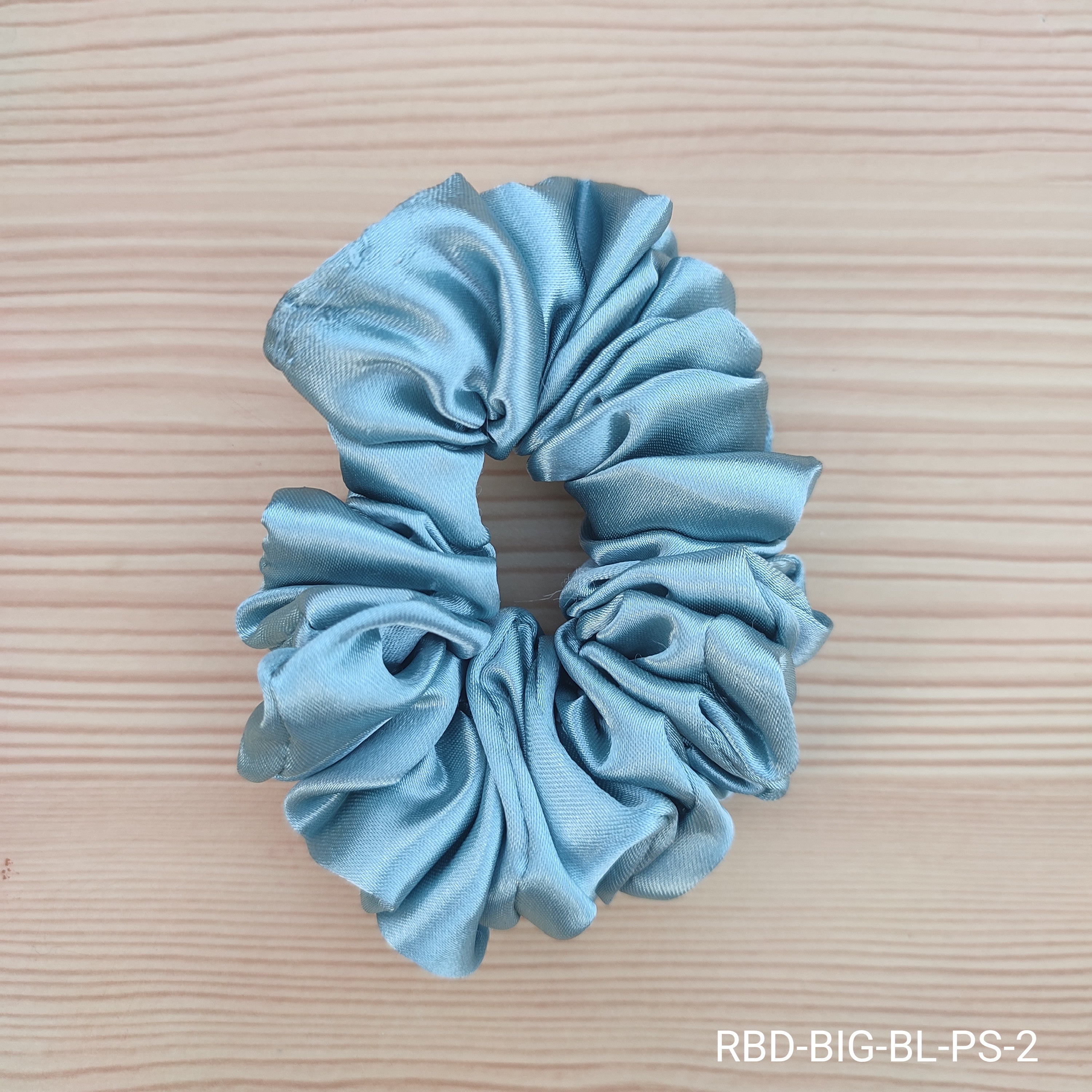 A luxurious soft scrunchie Hair Rubber Band