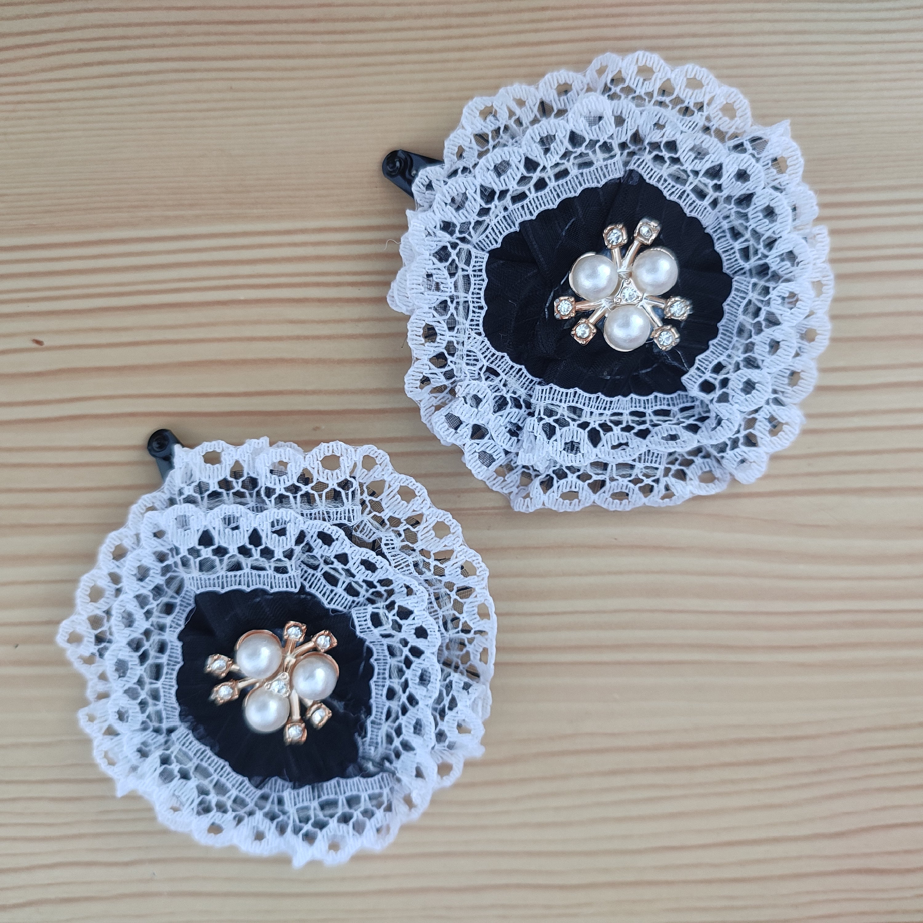 White lace hair clips for little girls for daily wear