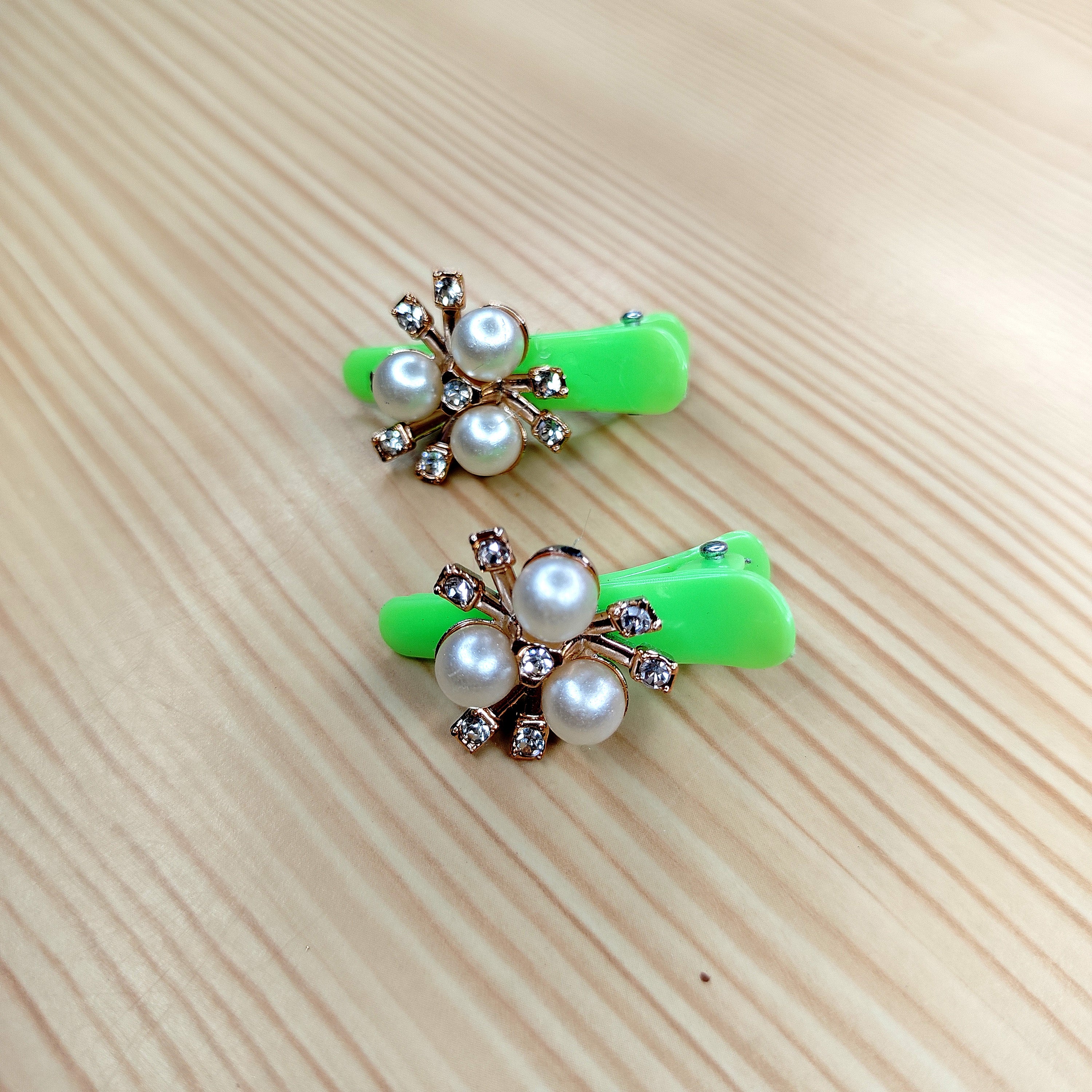 Adorable small hair clips for kids