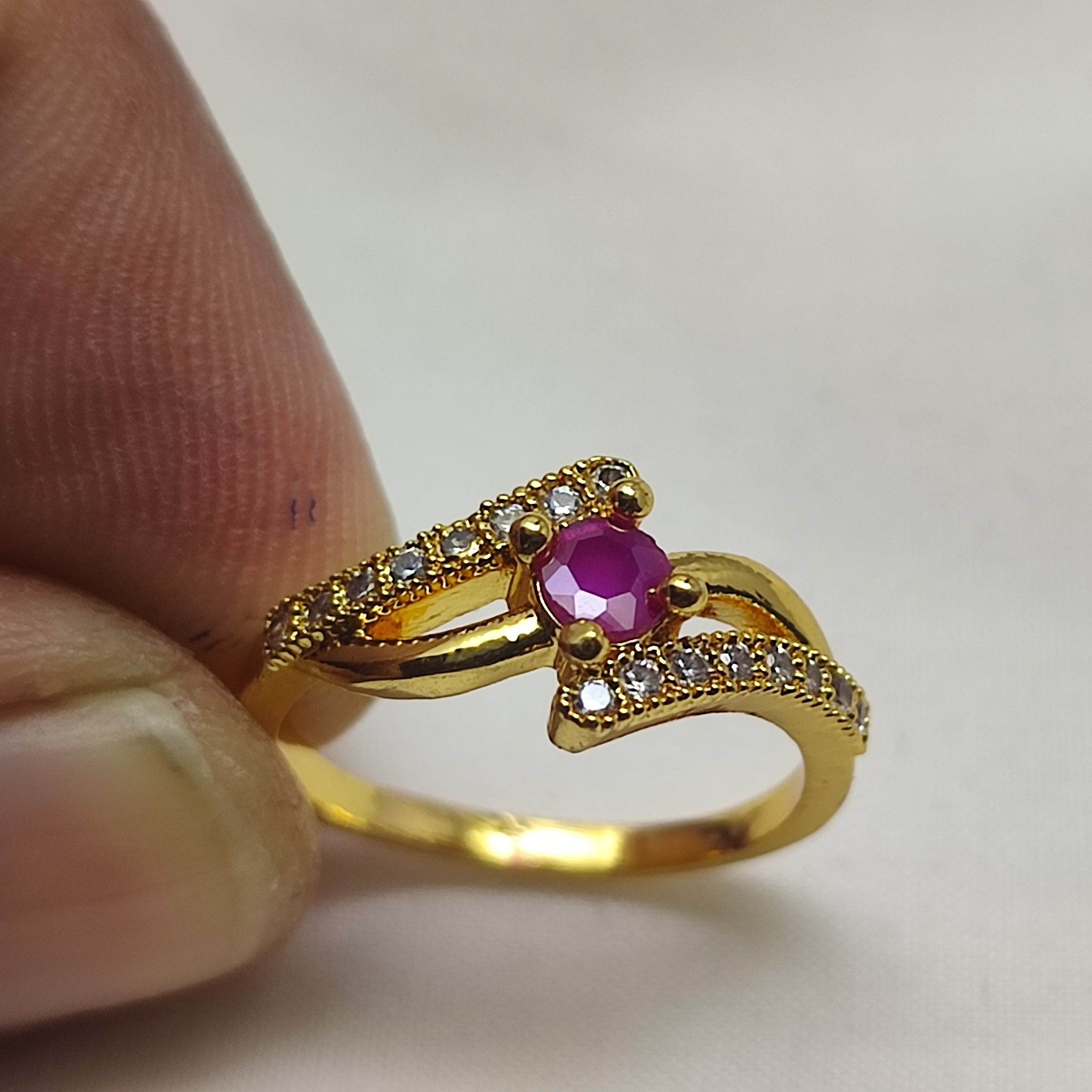 An elegant gold ring Pink