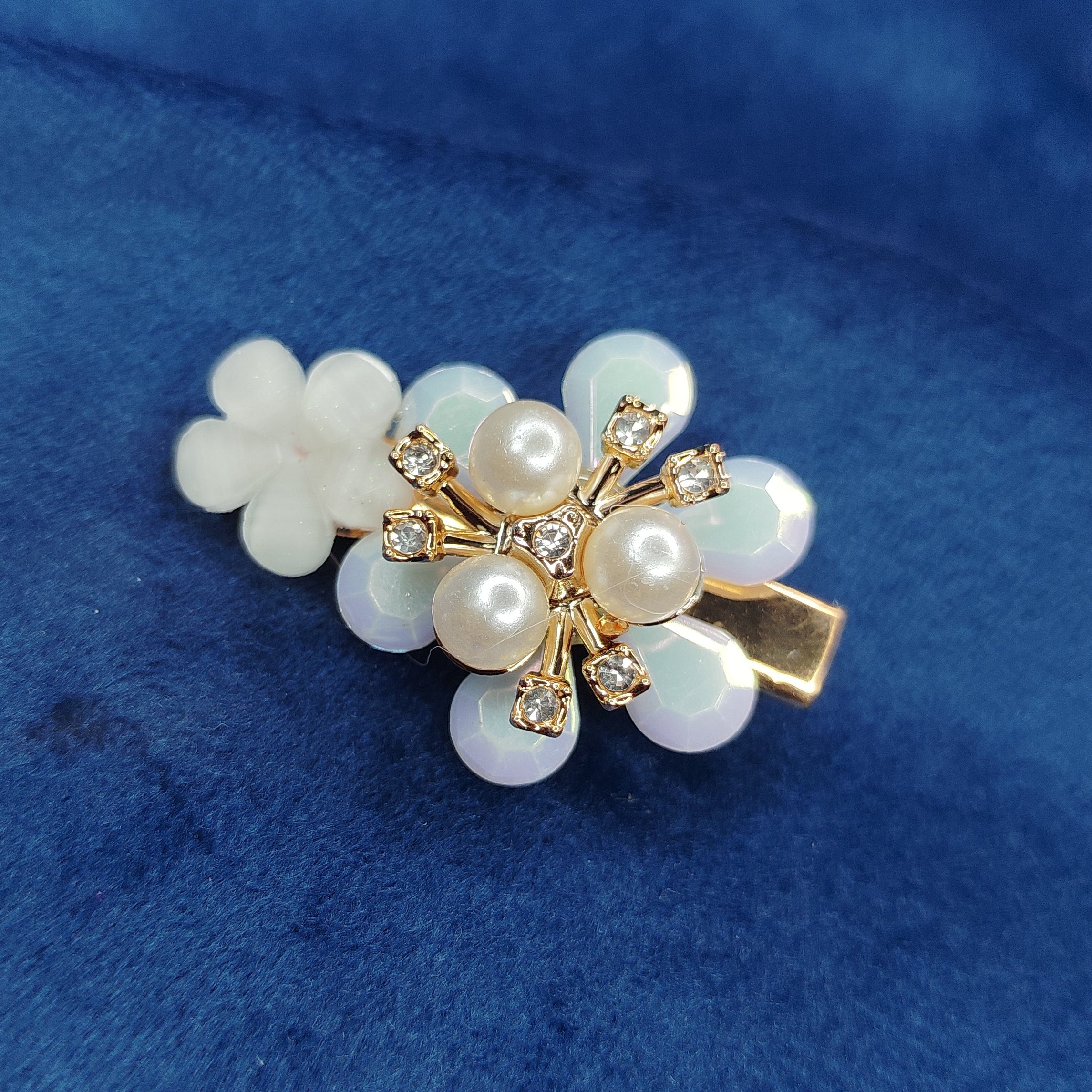 Elegant floral pearl hair clip with delicate stone work