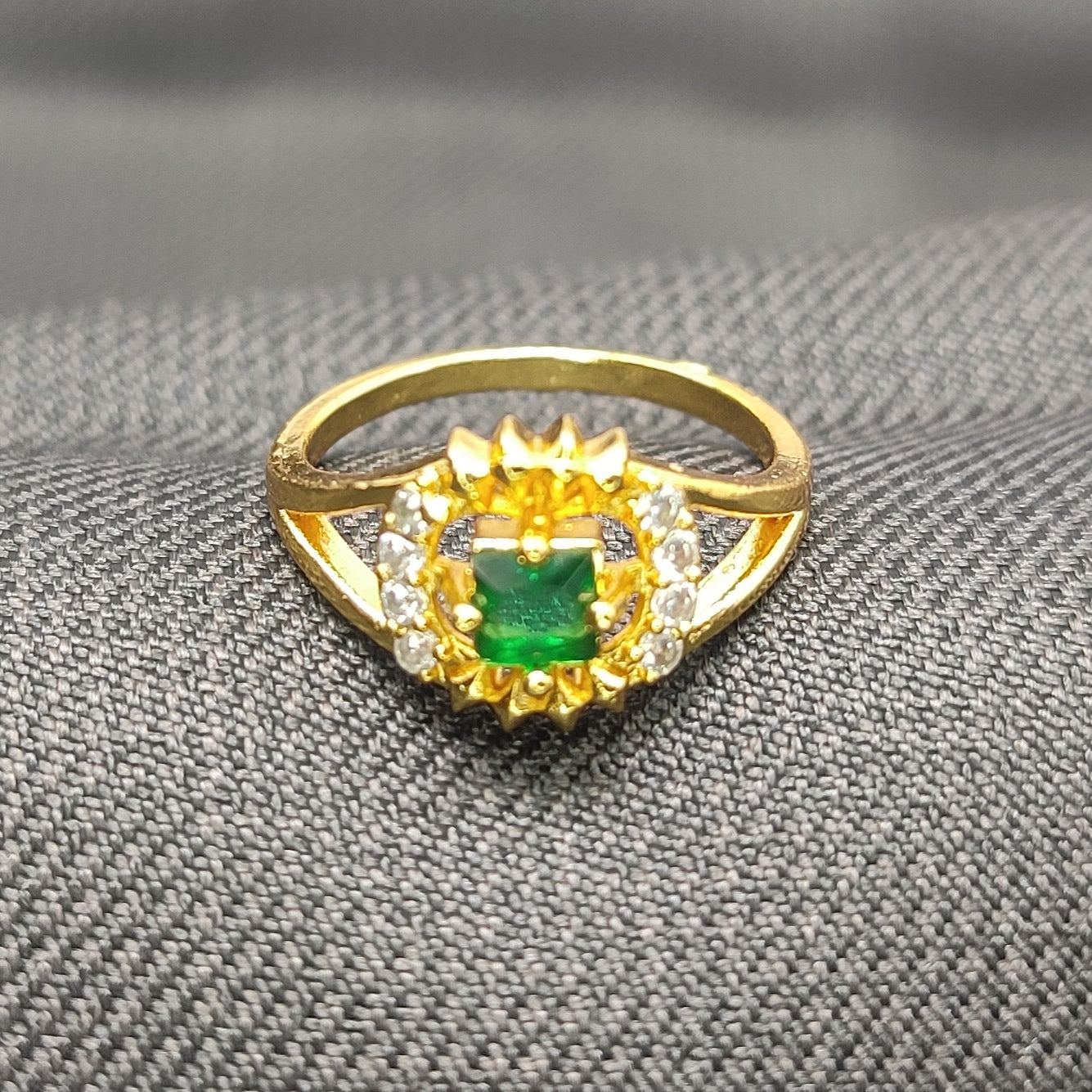 Gold plated finger ring with a vivid green square stone