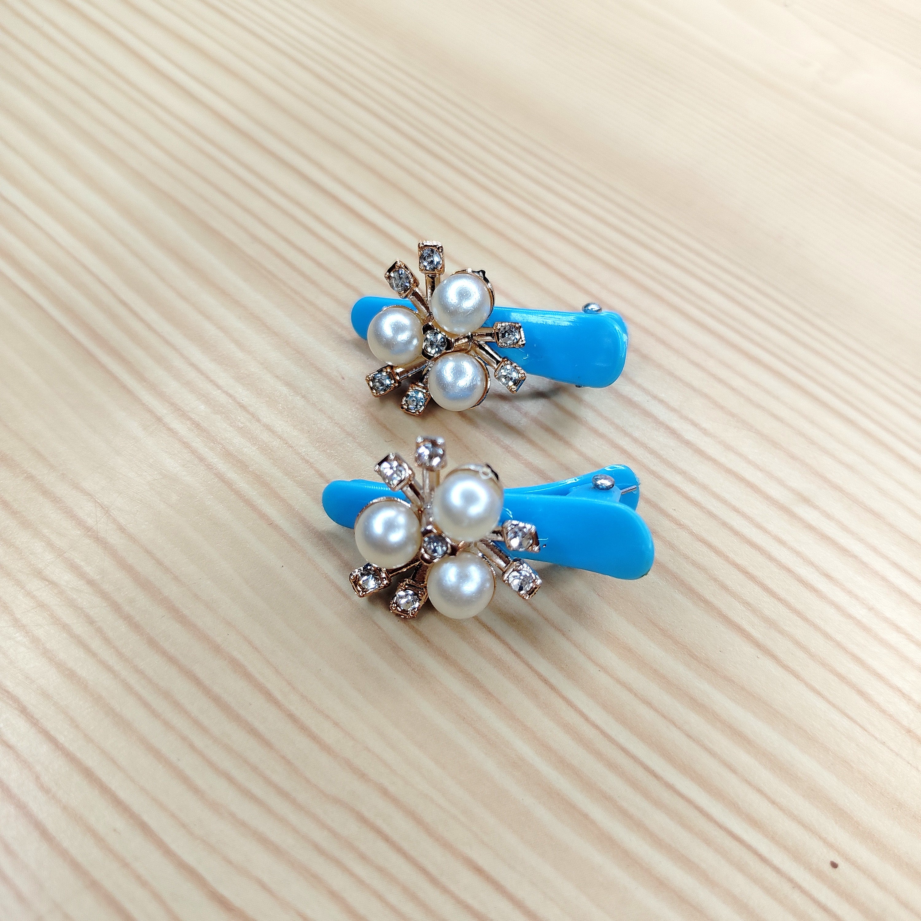 Adorable small hair clips for kids