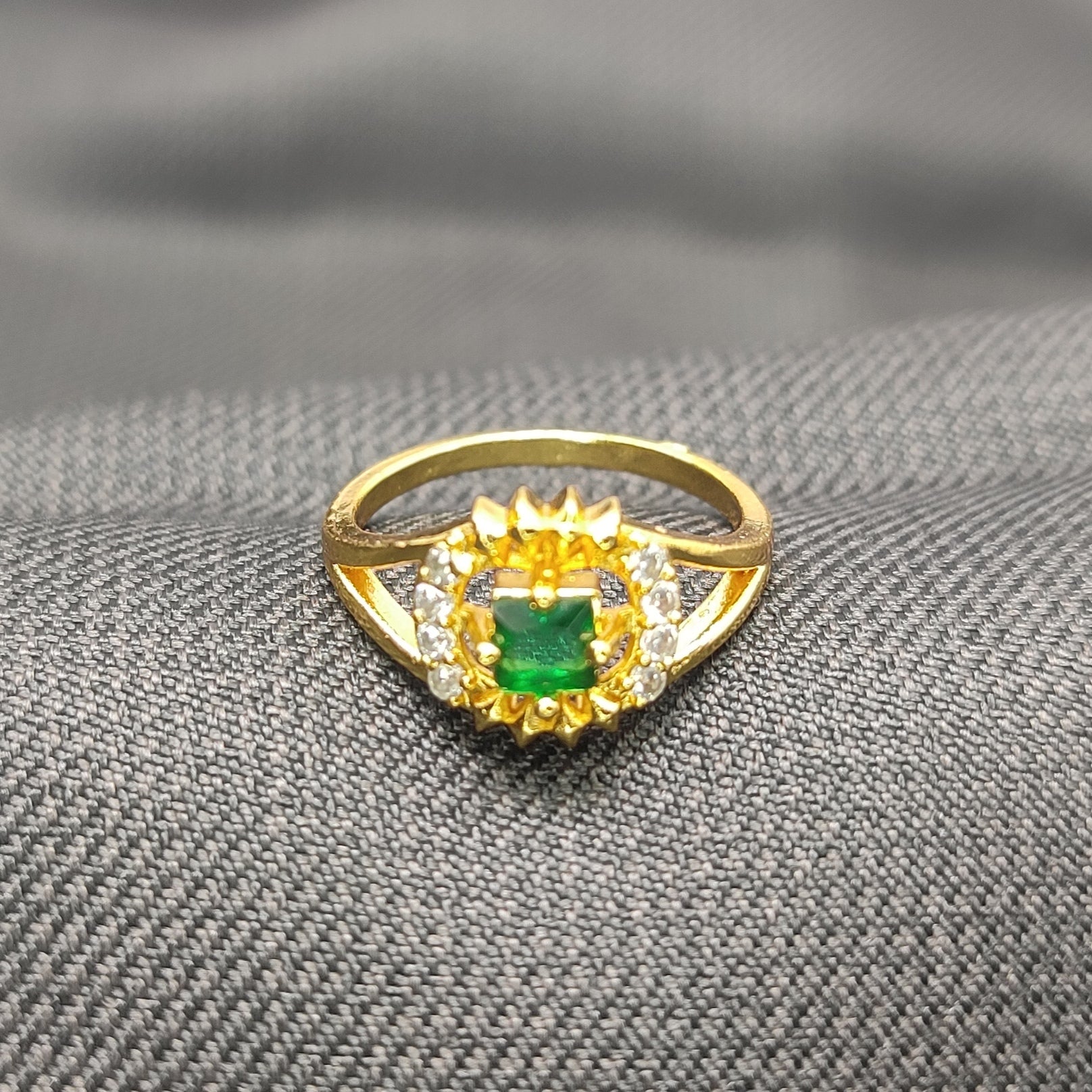 Gold plated finger ring with a vivid green square stone