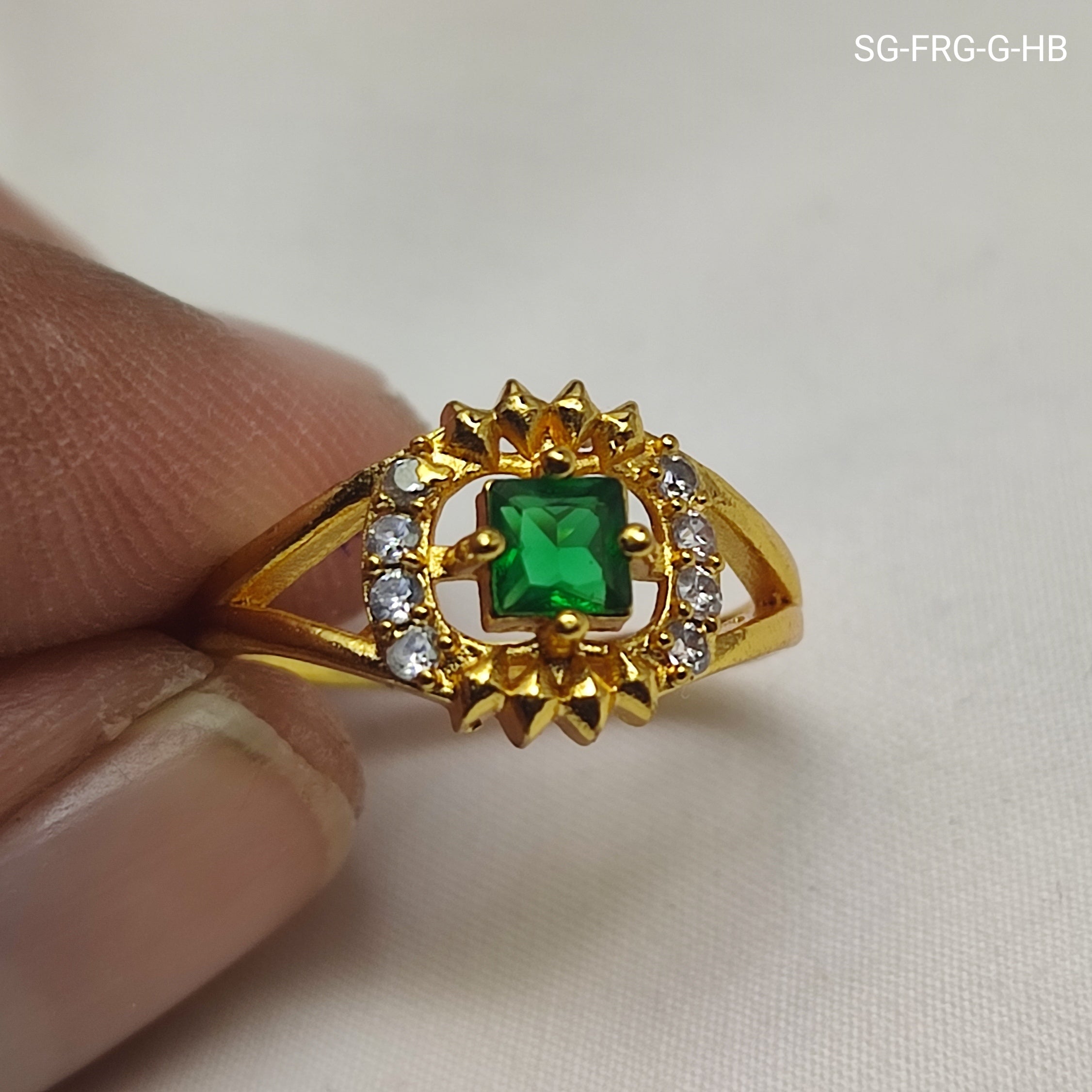 Gold plated finger ring with a vivid green square stone