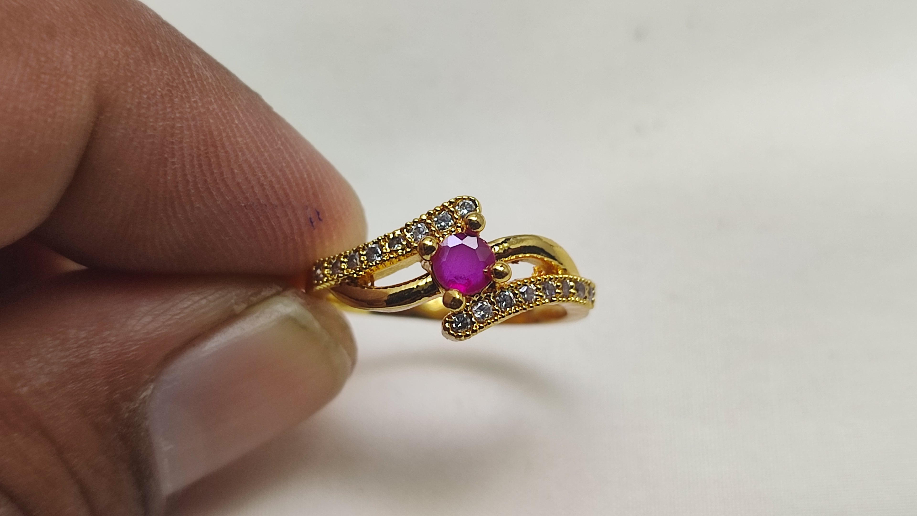 An elegant gold ring Pink