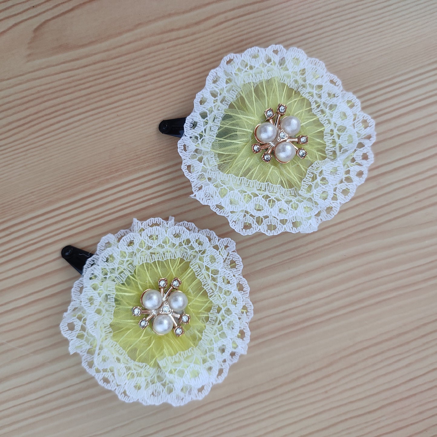 White lace hair clips for little girls for daily wear