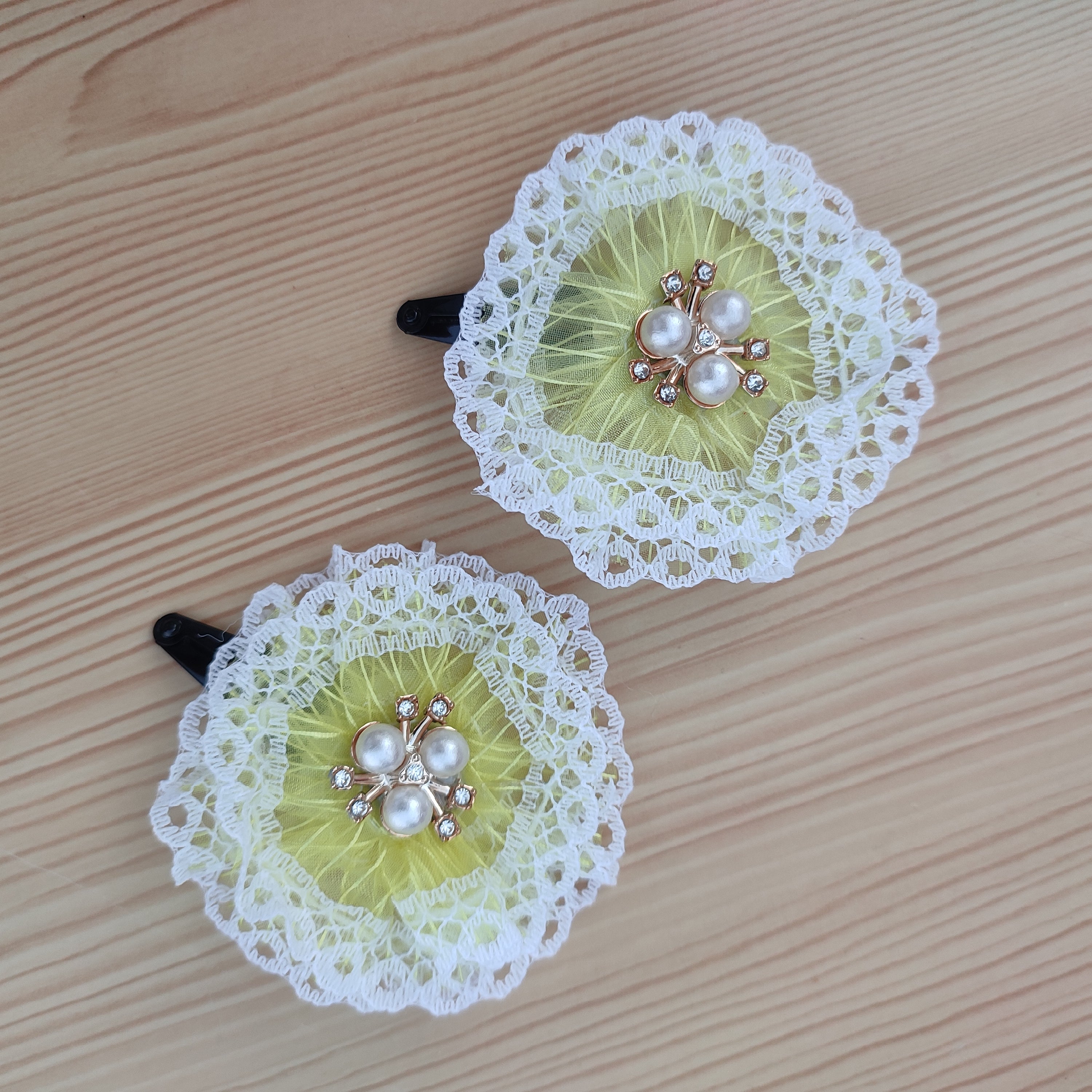 White lace hair clips for little girls for daily wear