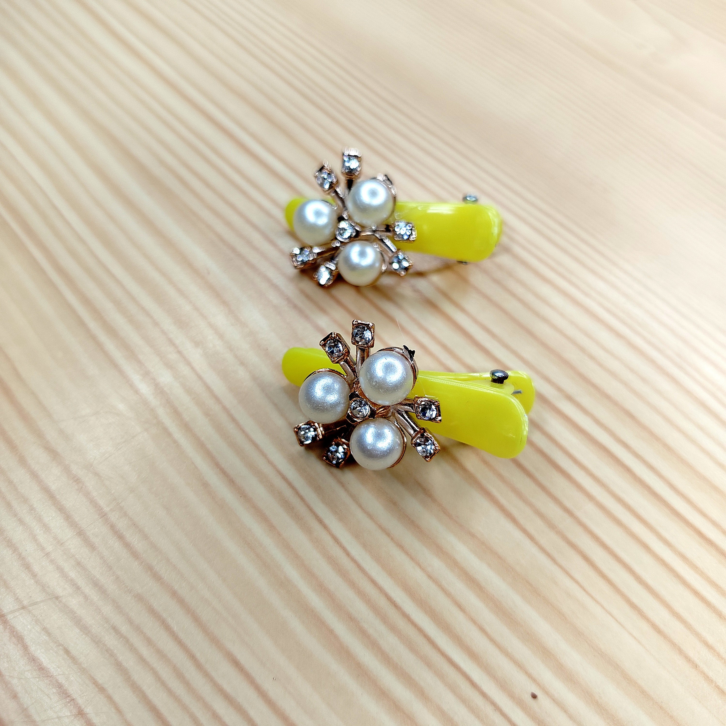 Adorable small hair clips for kids