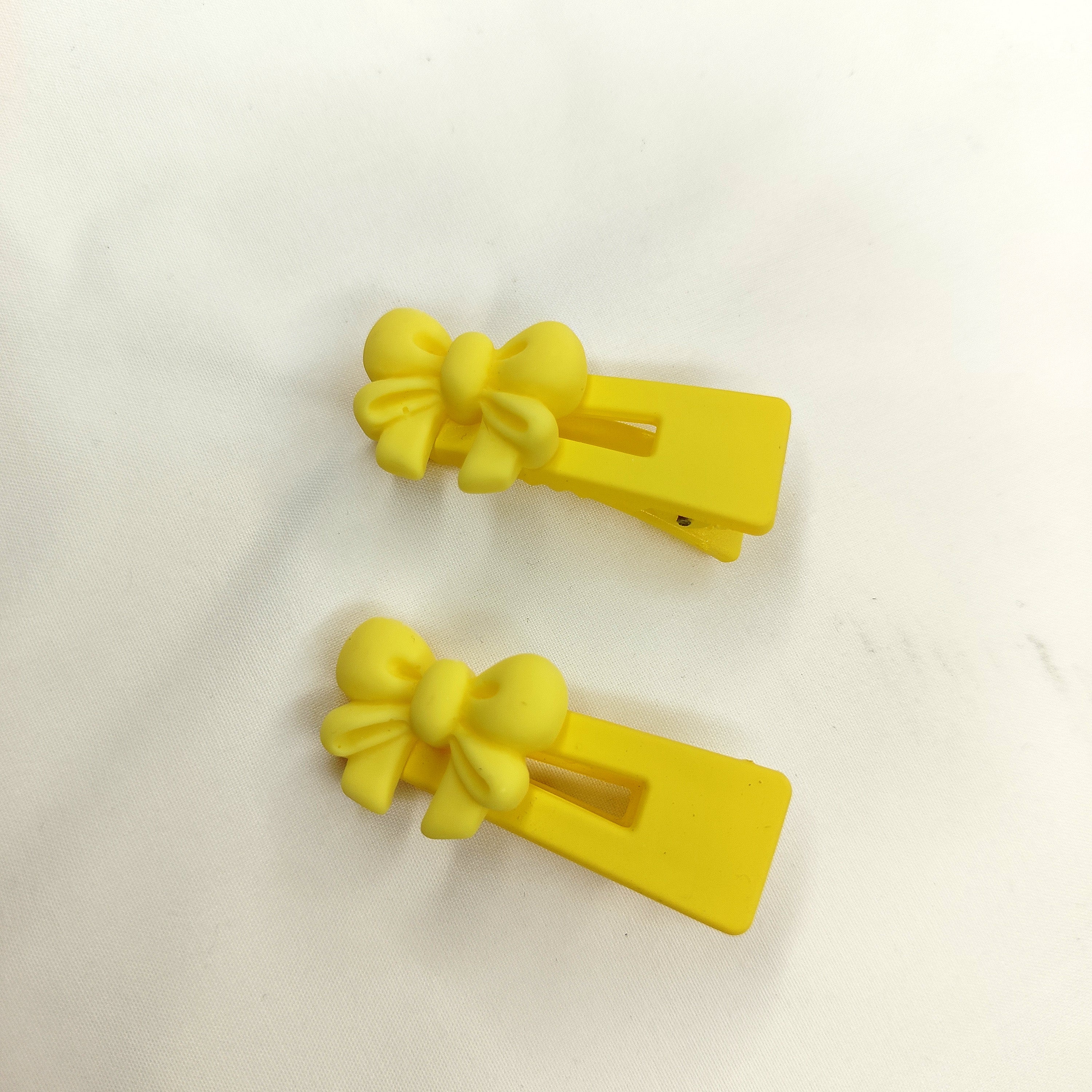 Hair clips designed especially for kids, with a smooth plastic finish, set of 2 clips