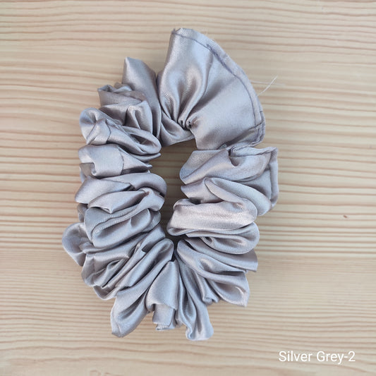 A luxurious soft scrunchie Hair Rubber Band