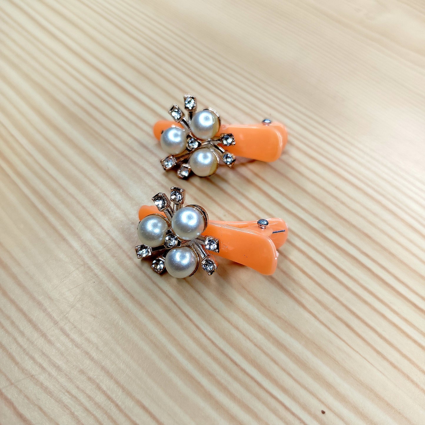 Adorable small hair clips for kids